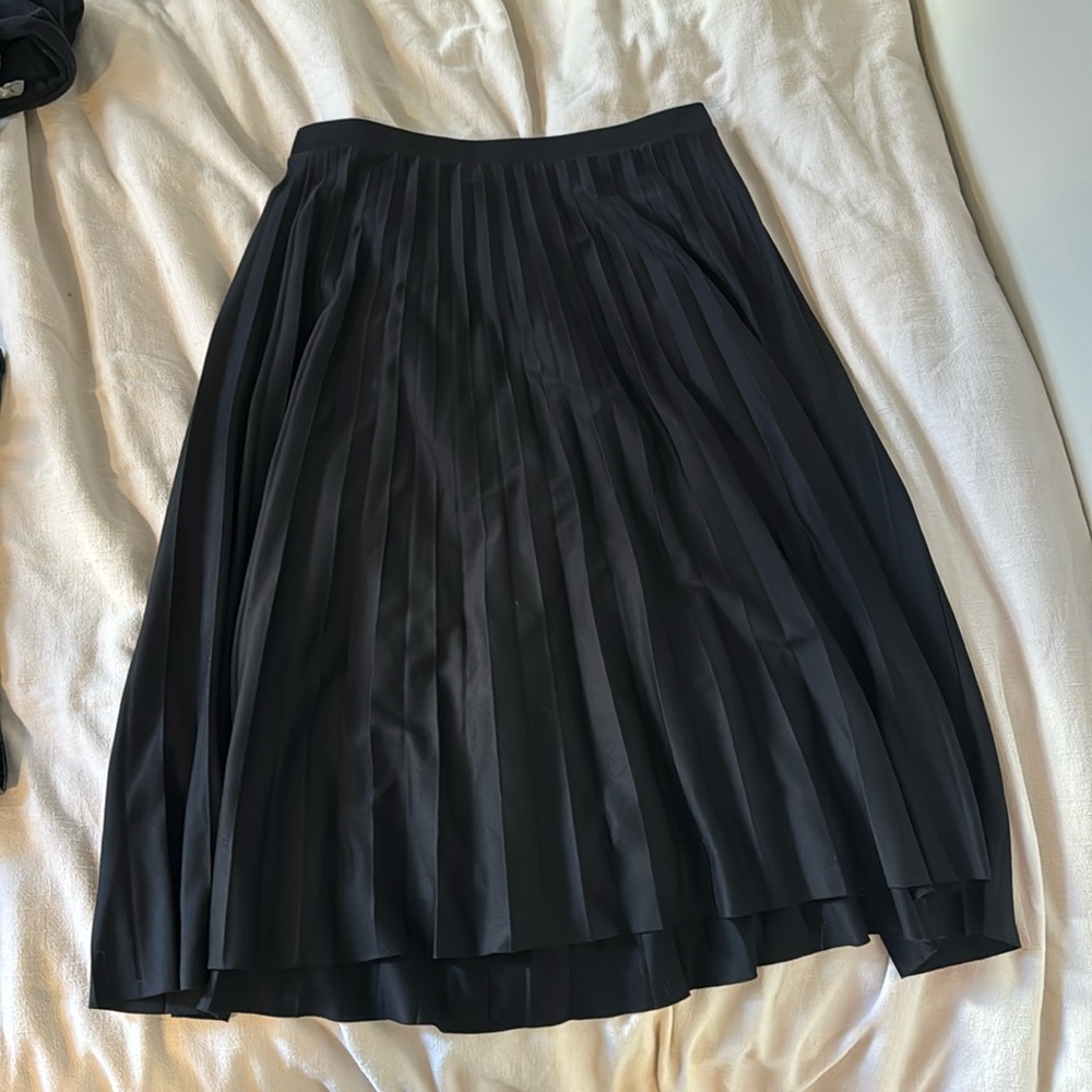 H&M Black Pleated Midi Skirt